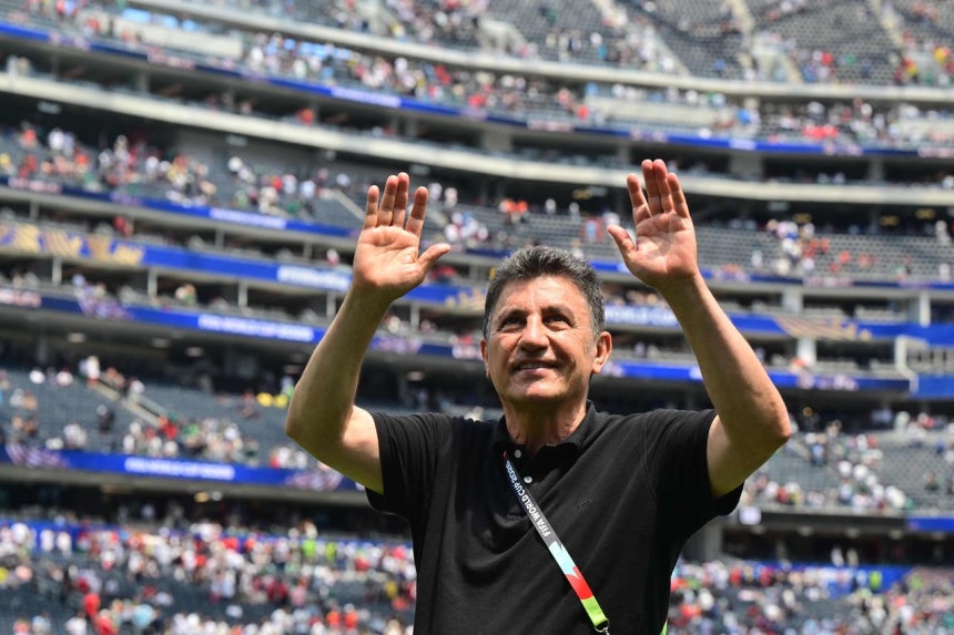 2026北中米W杯G組のベルギー戦を終えて喜ぶイラン代表のアミール・ガレノエイ監督。イランはベルギーと互いに得点を許さず試合を終え、1次リーグで2試合連続引き分け。 ［AFP＝聯合ニュース］