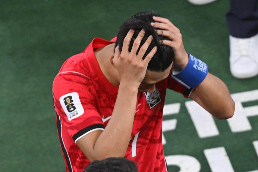 北中米W杯1次リーグの南アフリカ戦で敗れた後、グラウンドから出る孫興慜（ソン・フンミン） カン・ジョンヒョン記者