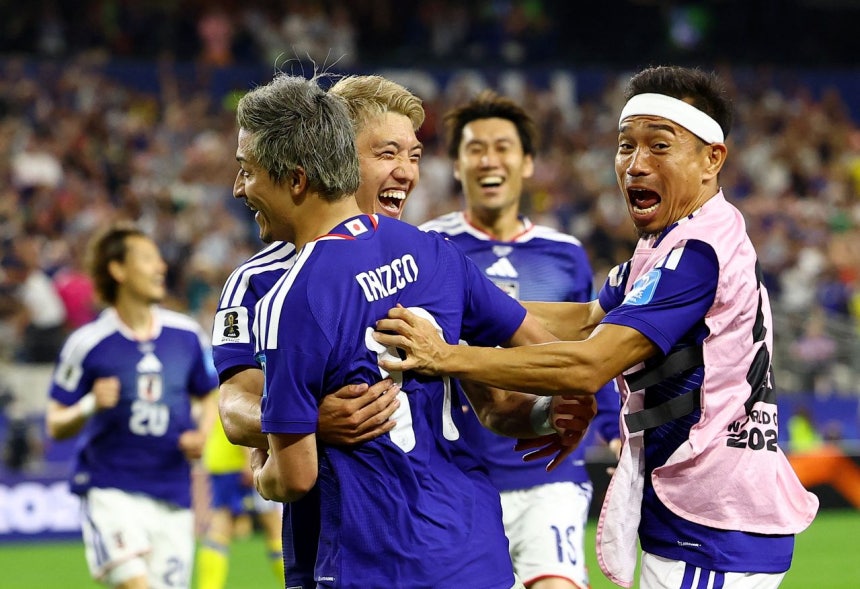 今回のW杯本大会に9カ国が出場したアジアでは日本・オーストラリアだけが32強トーナメントに進出した。10カ国が出場して9カ国が1次リーグを通過したアフリカとは対照的だ。写真は日本代表。 ［ロイター＝聯合ニュース］