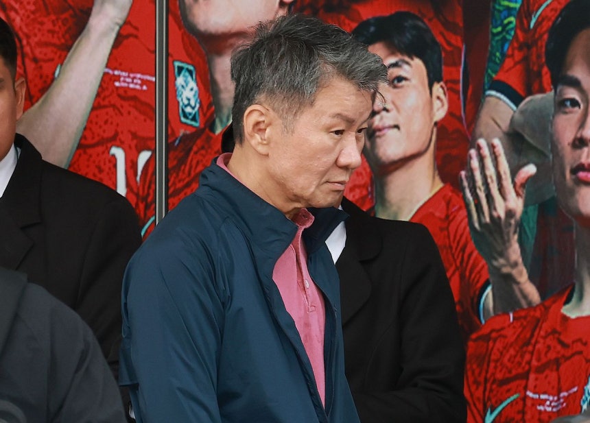 鄭夢奎（チョン・モンギュ）大韓サッカー協会長が28日（現地時間）、メキシコ・グアダラハラの代表チームの宿舎から出ている。 ［ニュース1］