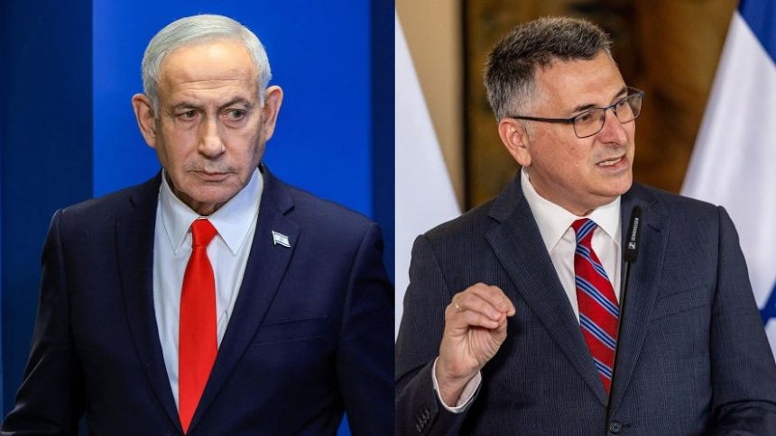 6月15日（現地時間）、エルサレムで記者会見するイスラエルのベンヤミン・ネタニヤフ首相（左）と、5月20日にチェコ・プラハのチェルニーン宮殿で開かれた両国外相会談後の共同記者会見に出席したイスラエルのギデオン・サール外相。AFP＝聯合ニュース、EPA＝聯合ニュース