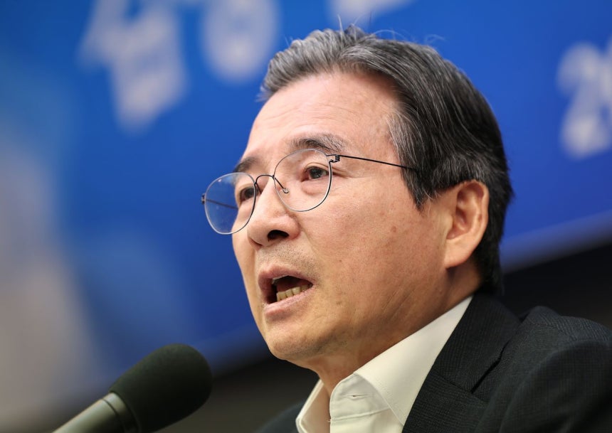 青瓦台の金容範政策室長が先月24日に開かれた寛勲クラブ招請討論会で冒頭発言をしている。［写真 ニュース1］