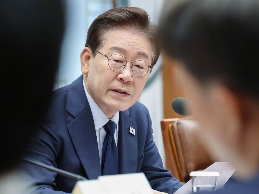 6日、青瓦台で開かれたメガプロジェクト官民合同点検会議で発言する李在明（イ・ジェミョン）大統領 ［聯合ニュース］