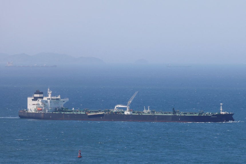 ホルムズ海峡を通過し、先月8日、韓国・瑞山（ソサン）の大山（テサン）港に接近する石油タンカー「オデッサ（Odessa）」。［ロイター＝聯合ニュース］