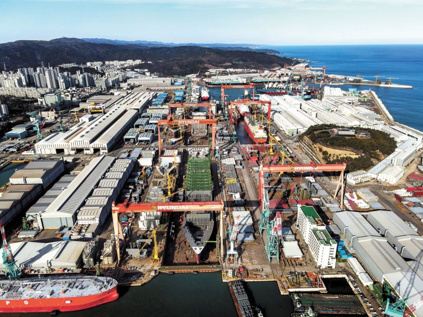 HD現代重工業・蔚山（ウルサン）本社ヤード（造船所）の全景。［写真 HD現代］