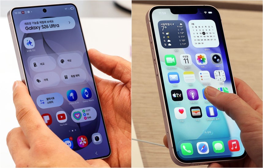 Galaxy S26ウルトラ（左）とiPhone 17e。ニュース1