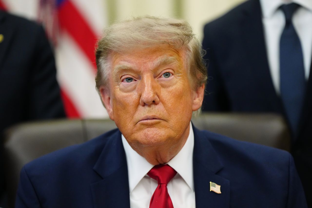 トランプ米大統領が13日、ホワイトハウスの執務室で演説している。［写真 AP＝聯合ニュース］