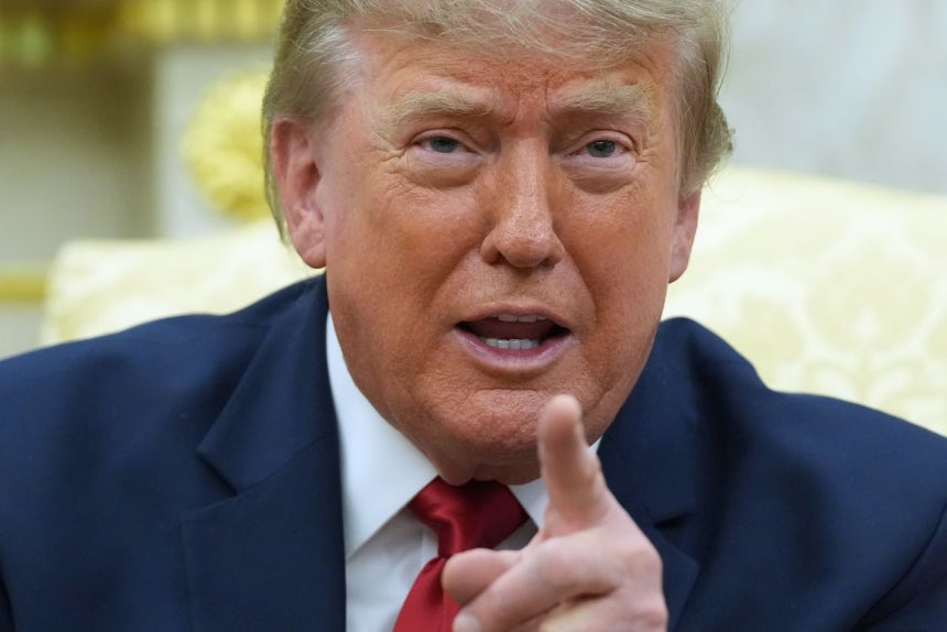 ドナルド・トランプ米大統領が14日（現地時間）、ホワイトハウスで行われたイラクのアリ・アル・ザイディ首相との首脳会談で、イランとの戦争に関する質問に答えている。AP＝聯合ニュース
