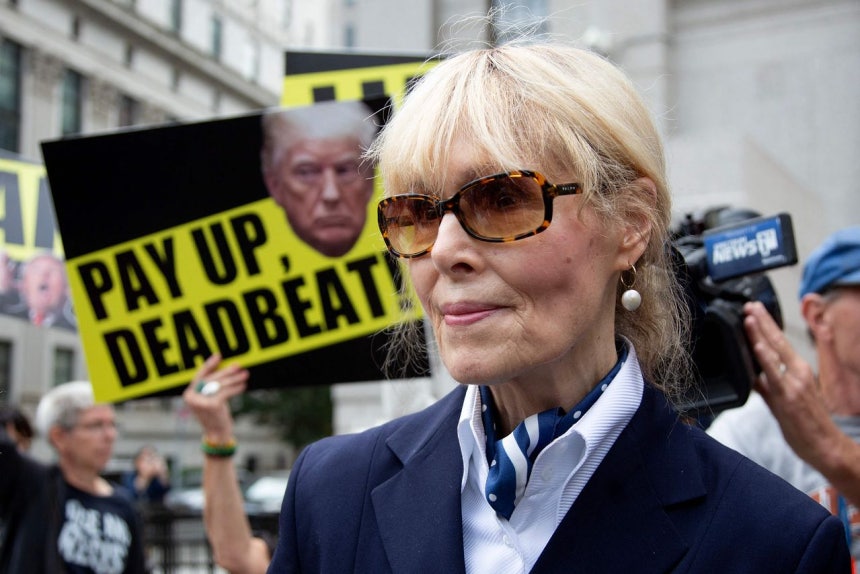 ドナルド・トランプ米大統領から性的被害を受けたとして民事訴訟を起こしたコラムニストのE・ジーン・キャロル氏。［AFP＝聯合ニュース］