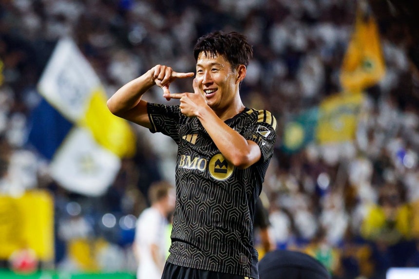 18日に行われたロサンゼルスFCとロサンゼルス・ギャラクシーの試合中、孫興慜がゴールを決め喜んでいる。［写真 EPA＝聯合ニュース］
