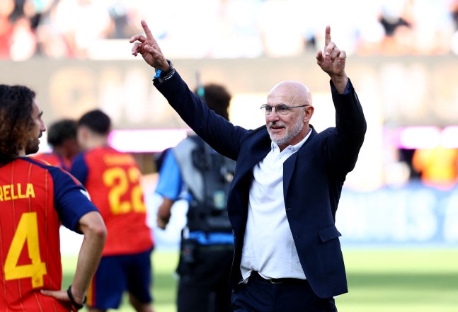 スペイン代表のデラフエンテ監督はティキタカに実利的なプレーを加えてチームをW杯優勝に導いた。 ［ロイター＝聯合ニュース］