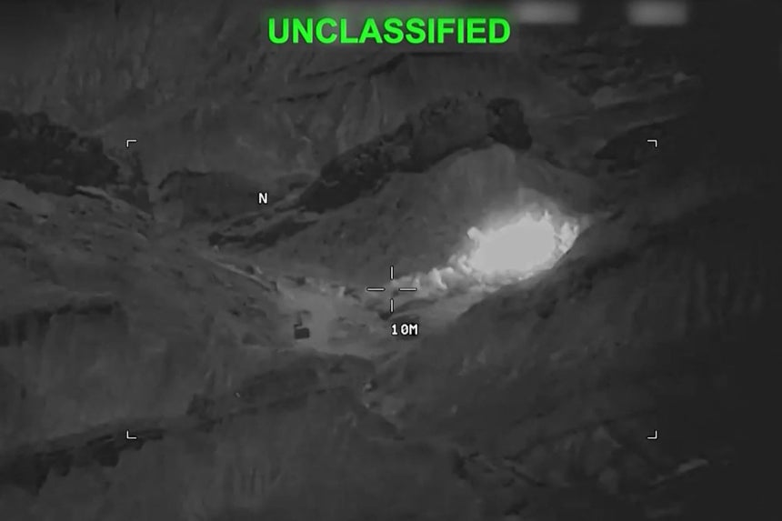 18日（現地時間）、米中央軍（CENTCOM）が公開した映像で、イランの軍事力を標的に精密攻撃を実施する米軍。AFP＝聯合ニュース
