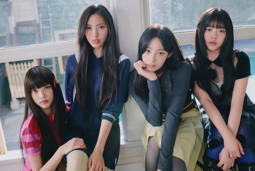 グループNewJeans（ニュージーンズ、左からヘリン、ヘイン、ミンジ、ハニ）。［NewJeans公式インスタグラム キャプチャー］