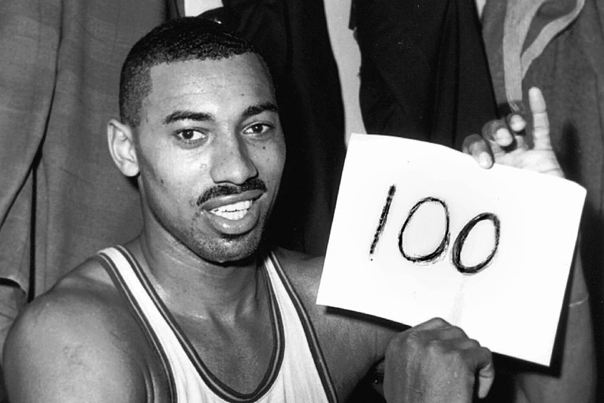   1試合で100得点を記録したチェンバレン。AP＝聯合ニュース
