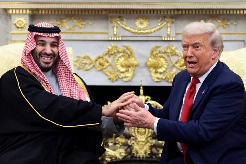 トランプ米大統領（右）とサウジアラビアのムハンマド皇太子。［写真 ロイター＝聯合ニュース］
