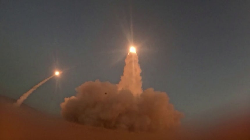 14日、イランは中東にある米軍施設に向けてミサイルを発射する様子を公開した。AFP＝聯合ニュース