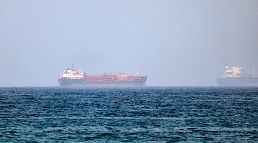 ホルムズ海峡を航行する船舶。EPA＝聯合ニュース