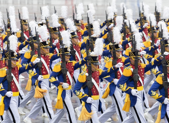2023年9月26日午前、京畿道城南のソウル空港で開かれた第75周年「国軍の日」記念式典で、陸軍士官学校の生徒（士官候補生）が分列行進している。国軍士官学校の設立と士官学校の統合は結局「陸軍士官学校の弱体化」が目的という指摘が出ている。 ［写真 共同取材団］