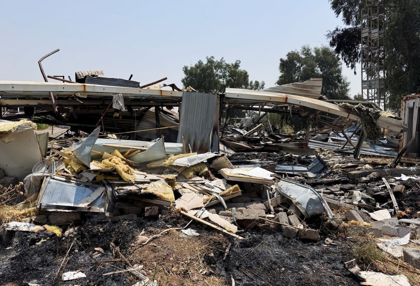 米国とサウジアラビアの空爆を受けたイラク国内の親イラン派シーア派民兵組織「人民動員隊（PMF）」の基地。ロイター＝聯合ニュース