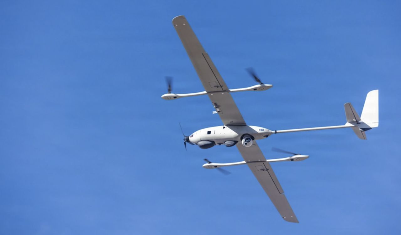 2月、米カリフォルニア州ブリッジポートで実施された山岳戦訓練の小型無人航空機演習で「VXE30 Stalker」小型無人航空機が離陸している。 ［写真 米海兵隊］