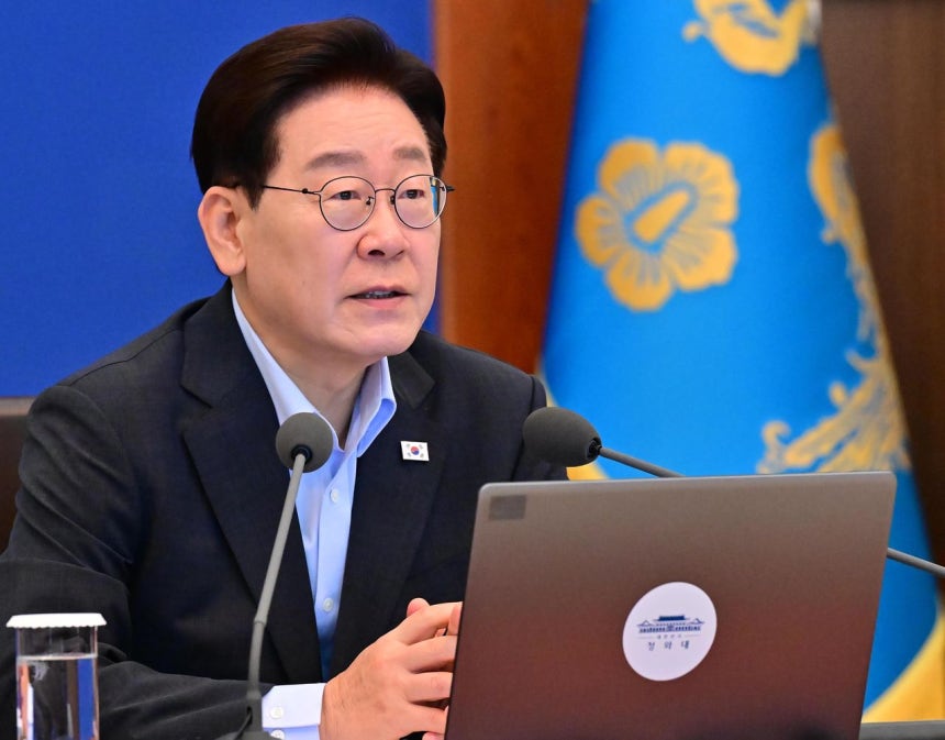 4日、青瓦台（チョンワデ、大統領府）で開かれた国務会議で発言する韓国の李在明（イ・ジェミョン）大統領。青瓦台写真記者団