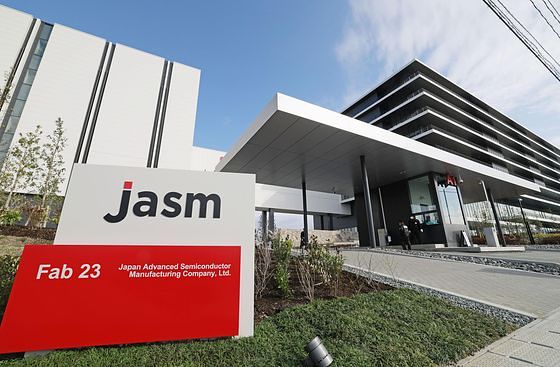 世界1位のファウンドリー企業である台湾TSMCは日本企業と合弁でJASMを設立し熊本に半導体工場を設立した。写真はJASM熊本第1工場。［写真 共同通信＝聯合ニュース］