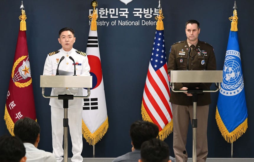 チャン・ドヨン合同参謀本部公報室長とライアン・ドナルド在韓米軍公報室長が10日、ソウル市竜山区の国防部ブリーフィングルームで「2026年UFS演習・韓米共同ブリーフィング」を行っている。［写真共同取材団］