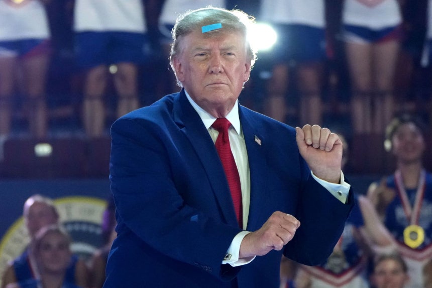 ドナルド・トランプ米大統領が11日（現地時間）、米オハイオ州ジュネーブのスパイア・アカデミーで開かれた「パトリオット・ゲームズ（Patriot Games）」のイベントに出席している。［AP＝聯合ニュース］