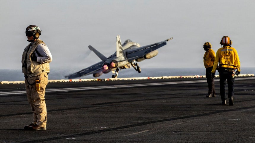 4月1日、米海軍のニミッツ級航空母艦「USSエイブラハム・リンカーン」でF－18Eスーパーホーネットが離陸している。ロイター＝聯合ニュース