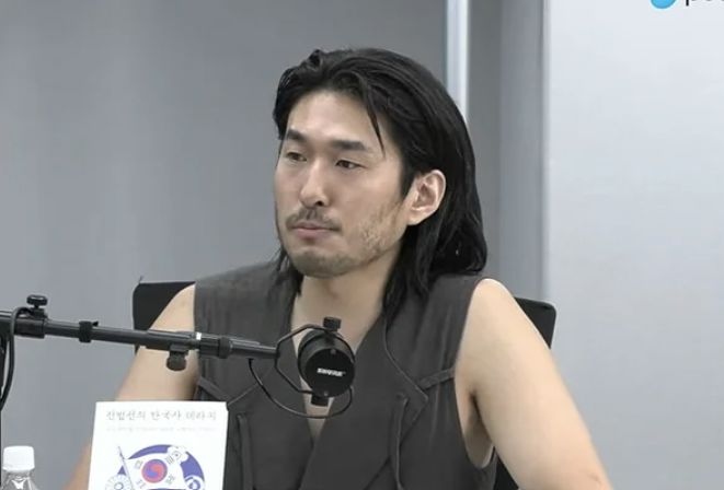 歌手チョン・ボムソン。［写真 YouTube画面 キャプチャー］