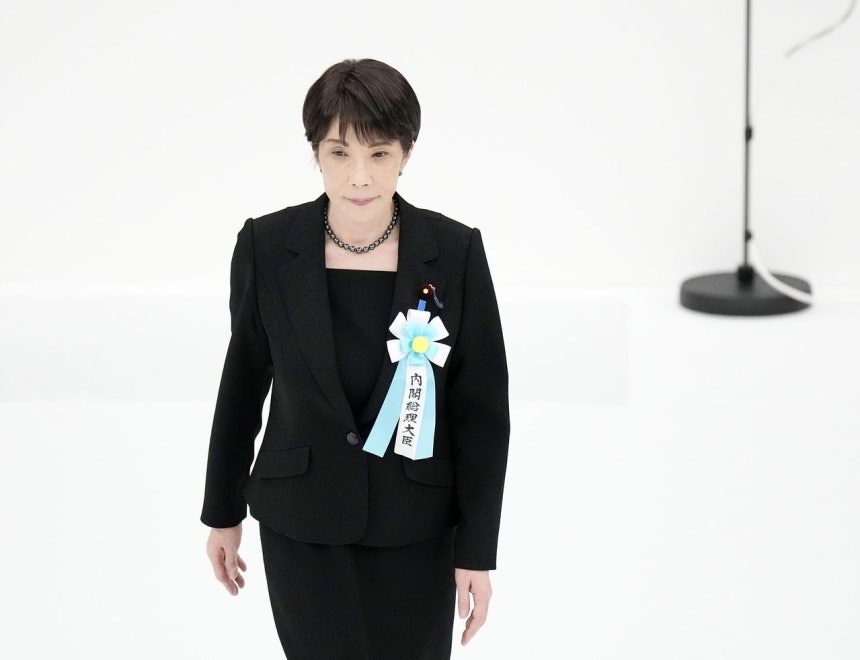 日本の高市早苗首相が韓国の光復節である日本の敗戦日に開かれた戦没者追悼式に参列した。高市氏は靖国神社には参拝しなかったが、戦没者追悼辞で過去の日帝被害に対する反省に言及せずやや右傾化した歩みを見せた。［写真 聯合ニュース］