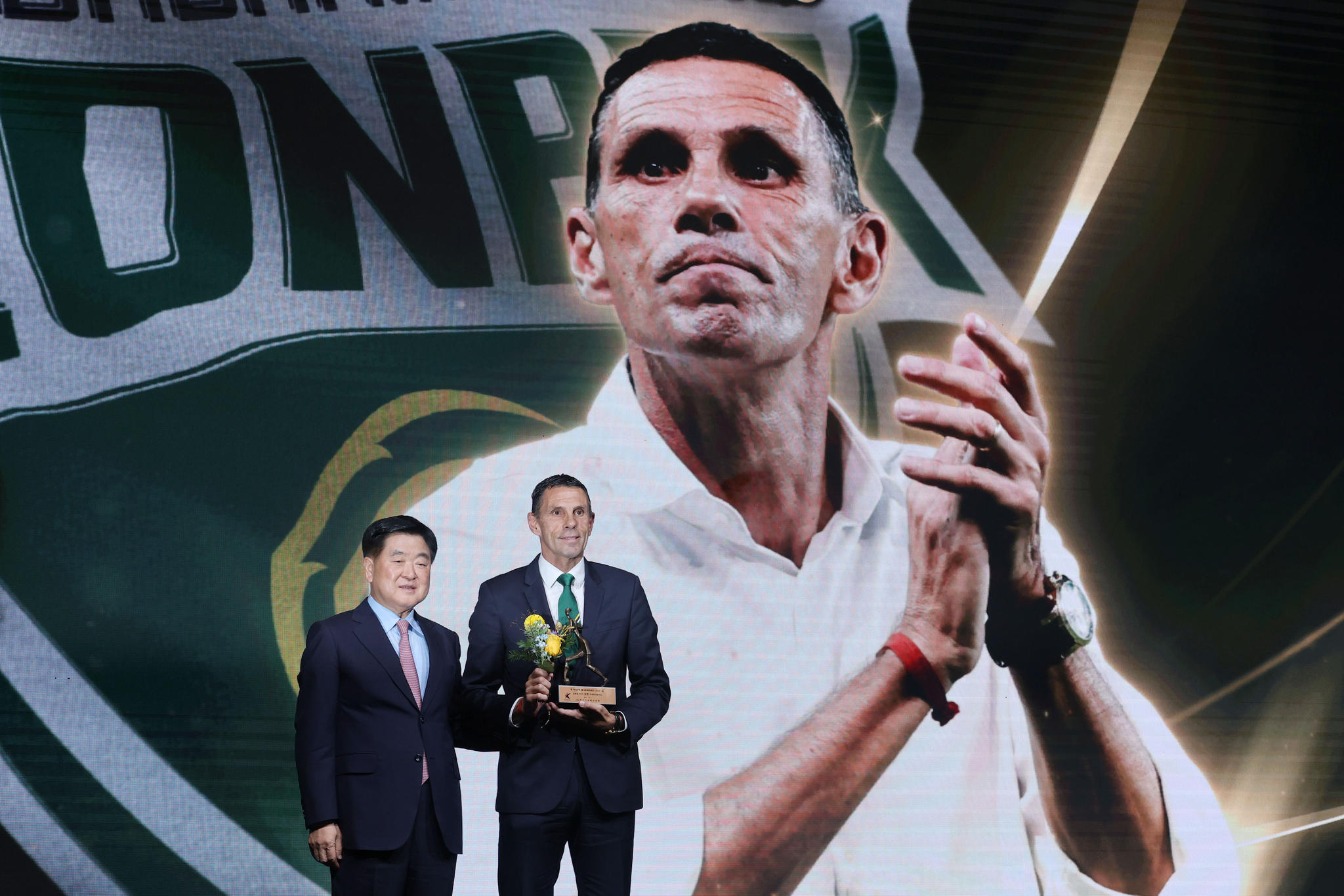   Kリーグ大賞授賞式でKリーグ1最優秀監督賞を受賞したグスタボ・ポジェ氏 ［ニュース1］