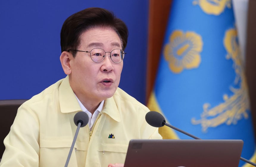 李在明（イ・ジェミョン）大統領が18日、青瓦台（チョンワデ、大統領府）で開かれた第1回乙支（ウルチ）国務会議で発言をしている。 ［ニュース1］