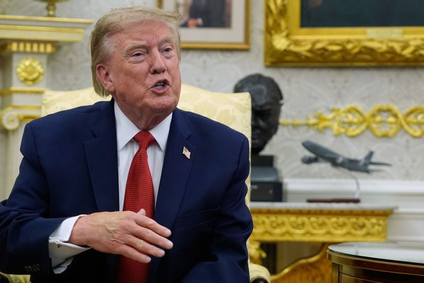  17日、トランプ米大統領がホワイトハウスで発言している。［写真 AP＝聯合ニュース］
