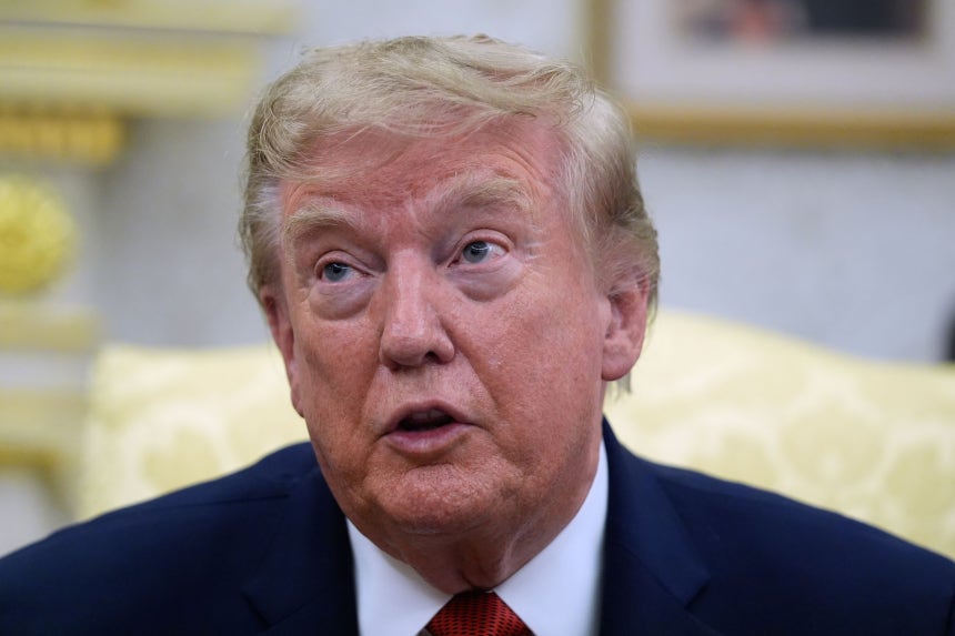 ドナルド・トランプ米大統領が17日（現地時間）、米ワシントンのホワイトハウス執務室で発言している。AP＝聯合ニュース