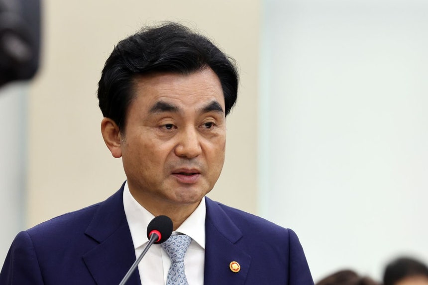 韓国の安圭伯（アン・ギュベク）国防部長官が20日午前、ソウル汝矣島（ヨイド）の国会で開かれた国防委員会全体会議で業務報告をしている。ニュース1