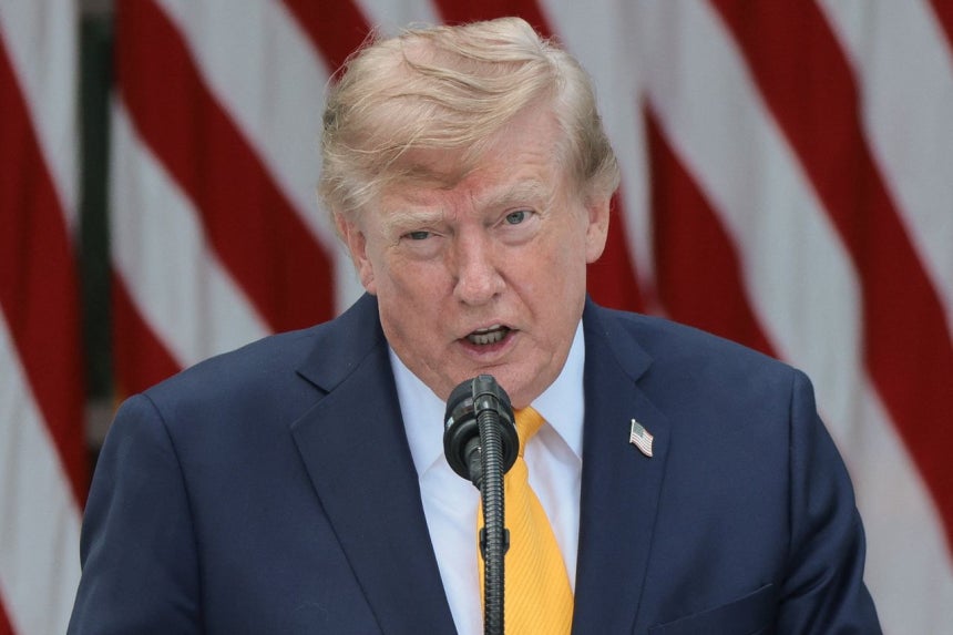ドナルド・トランプ米大統領が24日（現地時間）、ホワイトハウスのローズガーデンで教育政策に関する演説をしている。［写真 ロイター＝聯合ニュース］