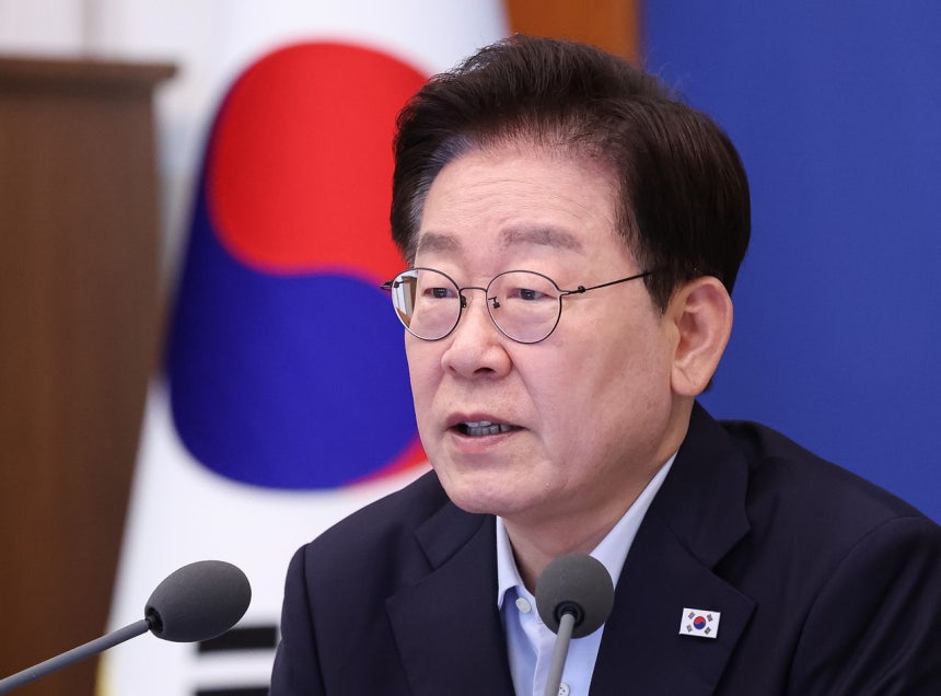 25日、青瓦台で開かれた国務会議で発言する李在明（イ・ジェミョン）大統領 ［ニュース1］