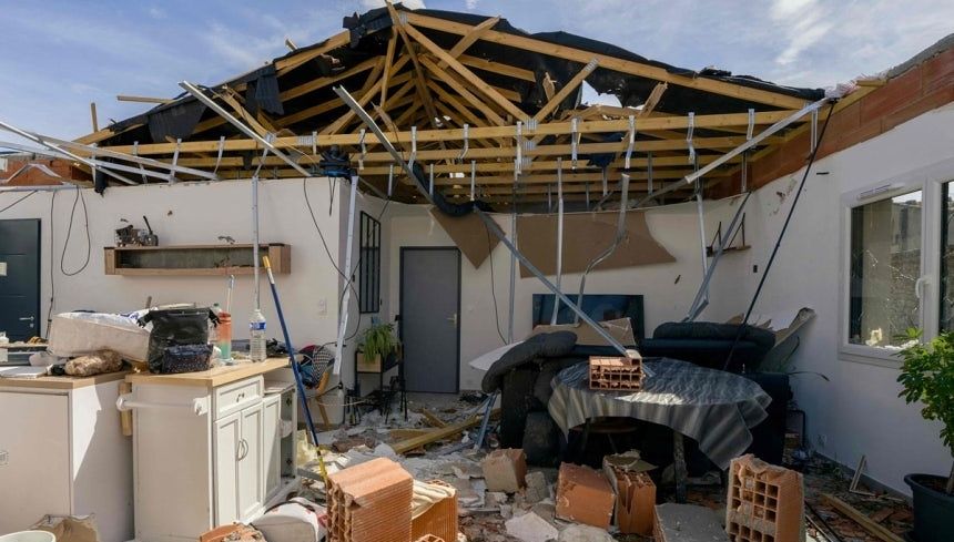 フランス南部地方を竜巻が襲い、39人が負傷し住宅約300棟が損壊した。［写真 AFP＝聯合ニュース］