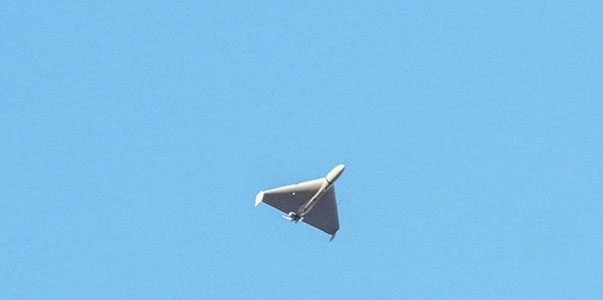 ウクライナのキーウ上空でとらえられたイラン製自爆ドローン「シャヘド」。韓国型自爆ドローンもこれと似た姿だが、海軍は戦闘実験が予想と異なり失敗したため関連写真の公開は取りやめた。［写真 ロイター＝聯合ニュース］