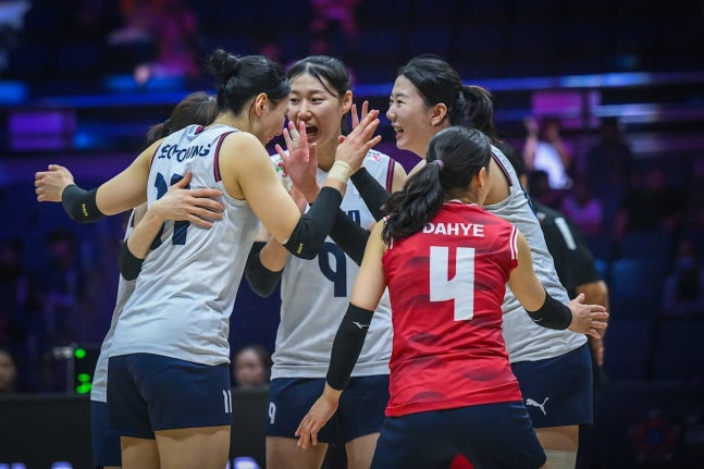 27日に行われたアジア選手権の準々決勝でタイに0－3で敗れて敗退した韓国女子バレーボール代表 ［写真 国際バレーボール連盟］