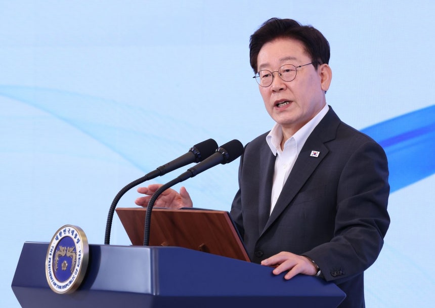 28日、青瓦台（チョンワデ、大統領府）で開かれたた「青年予算アンボクシング2027」行事で発言する李在明（イ・ジェミョン）大統領 ［聯合ニュース］