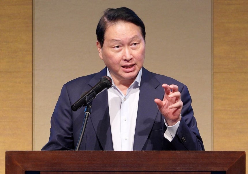 大韓商工会議所の崔泰源会長が31日に仙台で「地域から開いていく韓日の未来」を主題に開かれた韓日商工会議所会長団会議で開会あいさつを述べている。［写真 大韓商工会議所］