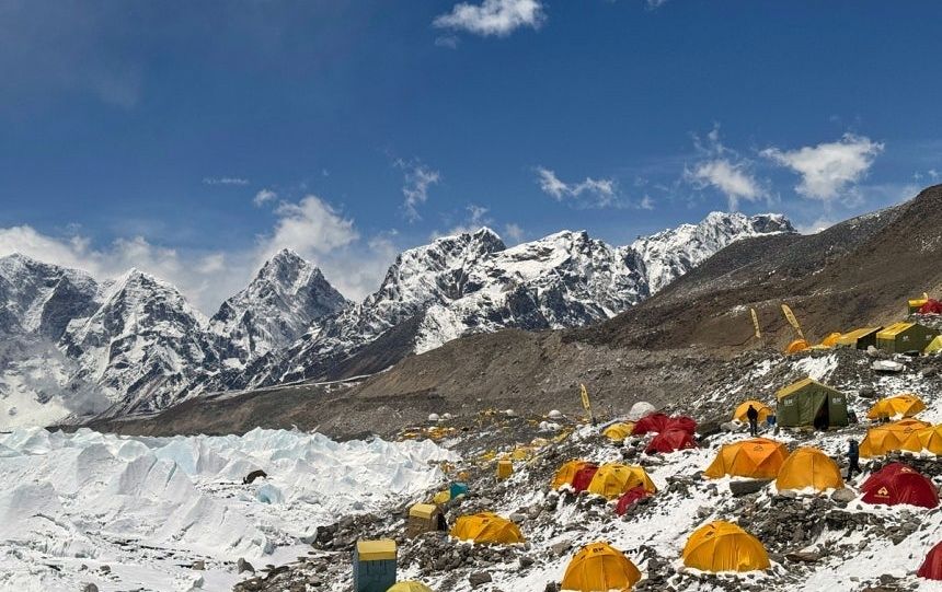 ネパールで世界最高峰のエベレストに登ろうとする登山家が泊まるベースキャンプ。［写真 AP＝聯合ニュース］