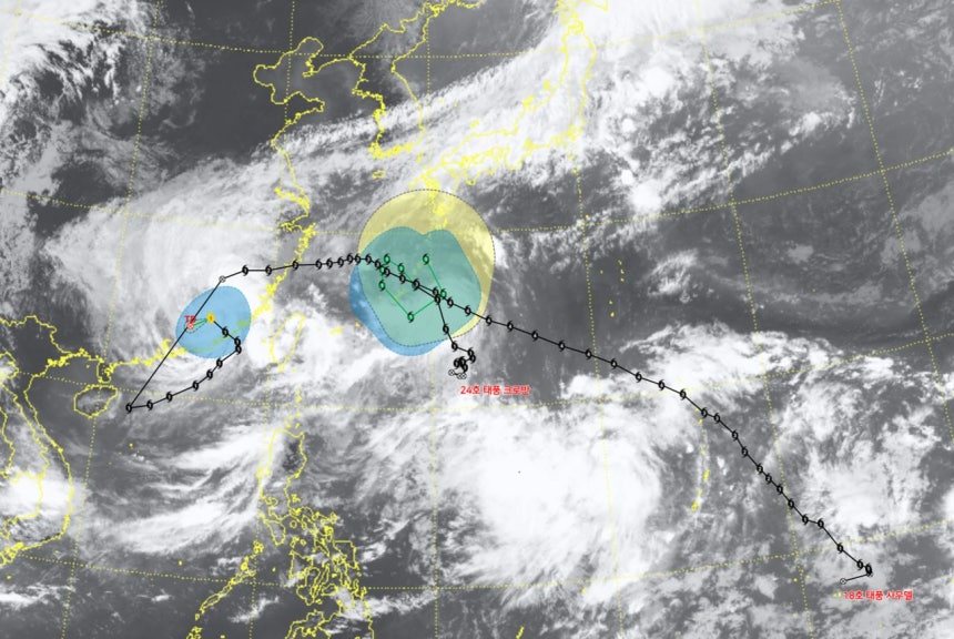 台風18号「ソウデル」と台風24号「クロヴァン」のこれまでの進路（黒色）および予想進路（緑色）。［韓国気象庁］