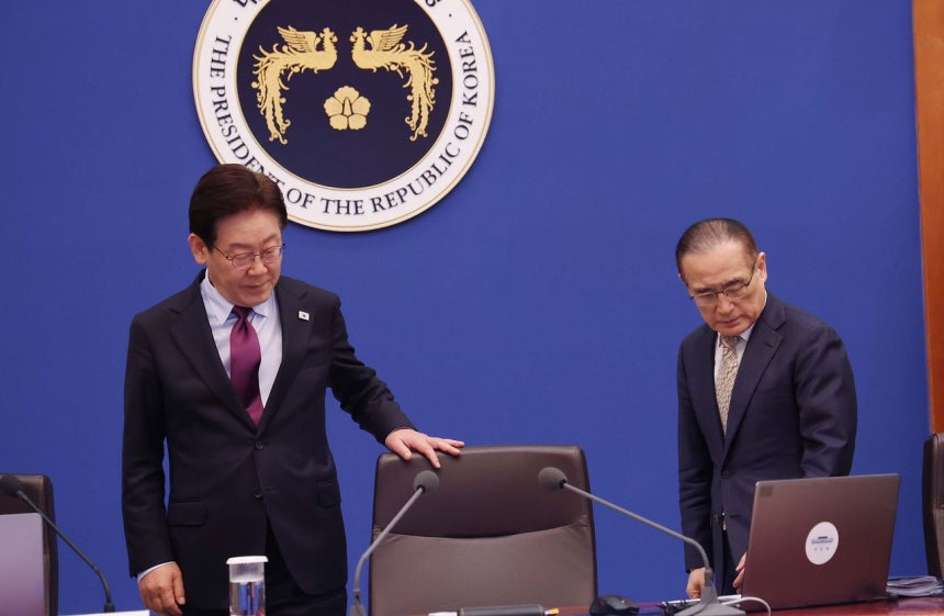 韓国の李在明（イ・ジェミョン）大統領が4月9日、青瓦台（チョンワデ、大統領府）で開かれた首席秘書官・補佐官会議に出席している。［青瓦台写真記者団］