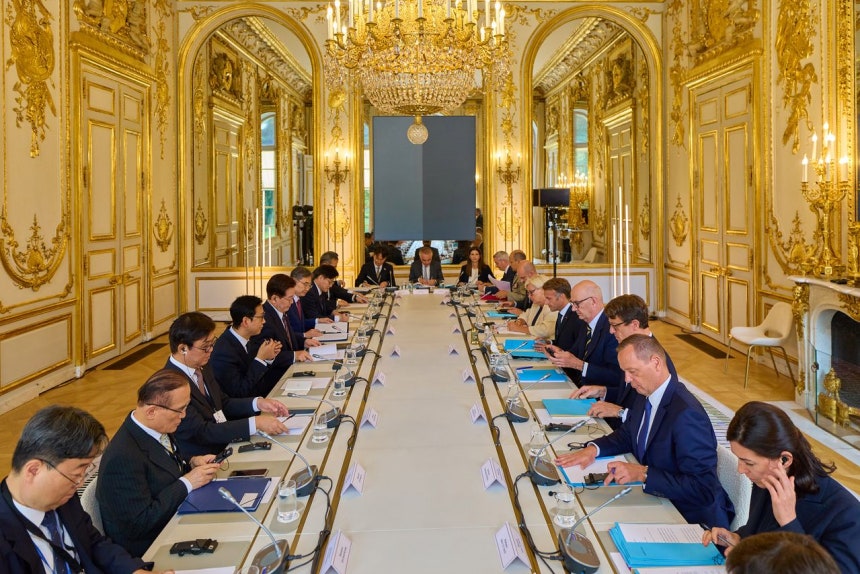 韓国の李在明（イ・ジェミョン）大統領とフランスのエマニュエル・マクロン大統領が8日（現地時間）、パリのエリゼ宮で拡大首脳会談に臨んでいる。パリ＝チョン・ミンギュ記者