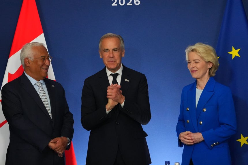 カナダのカーニー首相が6月15日に開かれた主要7カ国（G7）首脳会議で欧州委員会のフォンデアライエン委員長、欧州理事会のコスタ常任議長と会っている。［写真 AP＝聯合ニュース］