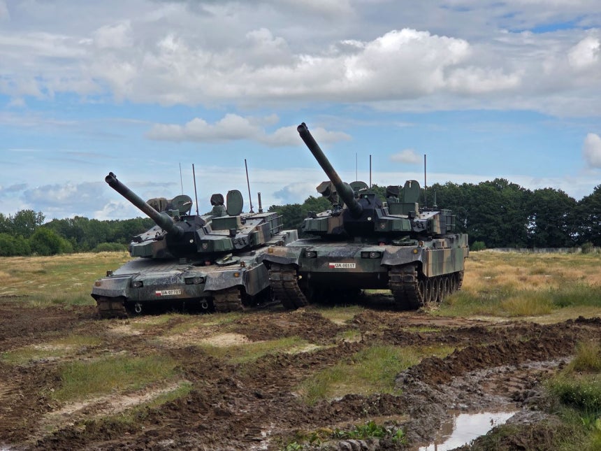 7日（現地時間）、ポーランド・ブラニエボの戦術訓練場で「K2」戦車を使用した訓練が行われた。ポーランドに208両が配備されたK2戦車は「現地化」を前面に出して欧州市場を攻略している。 ソク・ギョンミン記者