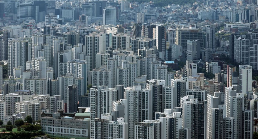 先月23日、ソウル市内のマンション密集地域。聯合ニュース